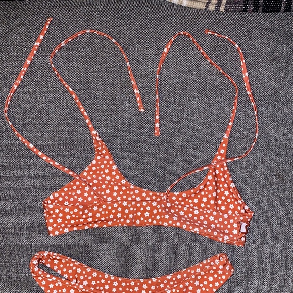 Swimsuit set. Burnt orange with white flowers. Top xsmall and bottom small. - Picture 6 of 6